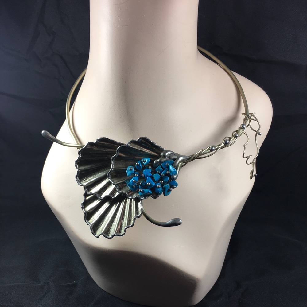 Vintage Artisan Neckring Choker with Turquoise Colored Stones